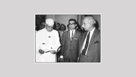 Aditya flanked by Prime Minister Jawaharlal Nehru and grandfather G.D. Birla